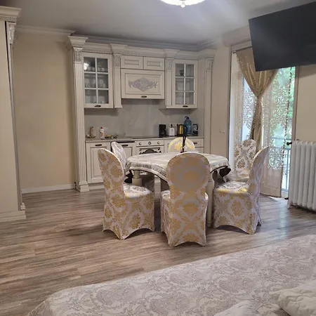 в центрі львова біля філармонії Apartment