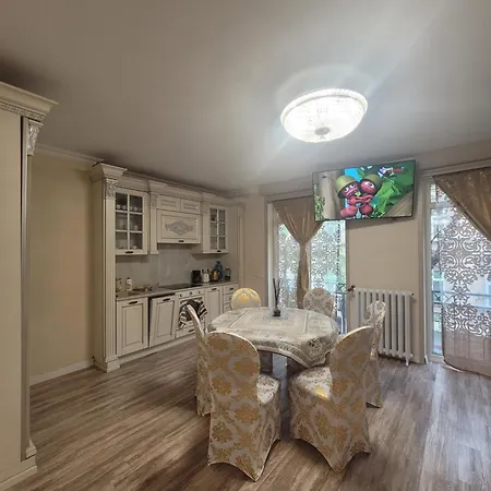 в центрі львова біля філармонії Apartment Lviv