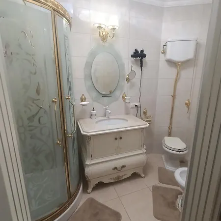 в центрі львова біля філармонії Apartment *